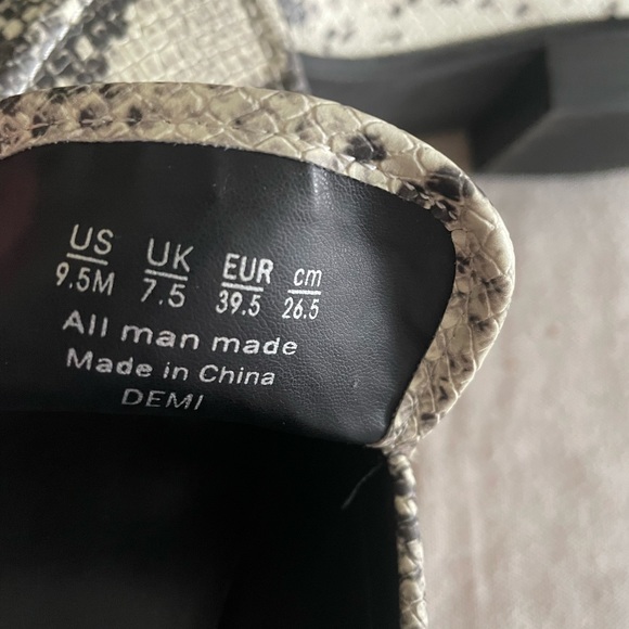 🐍Bleecker & Bond python print buckle Loafers sz 9.5 - Picture 9 of 9